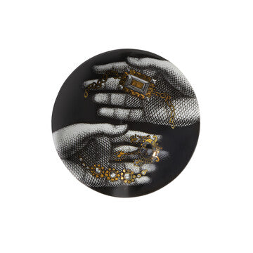 Fornasetti - lidded box gold Mano con gioielli