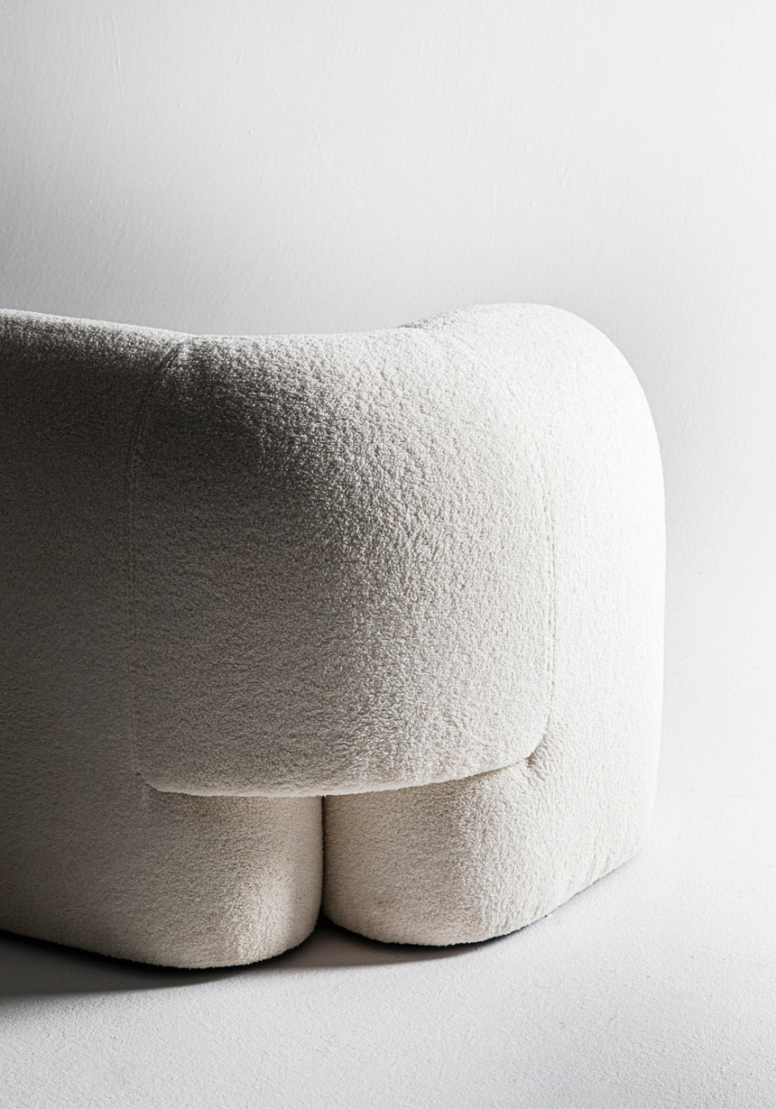 Hessentia - Gio Sofa